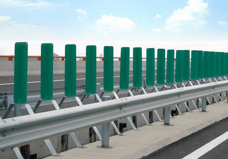 高速公路選擇安裝護欄板的重要性 高速公路選擇安裝護欄板的重要性