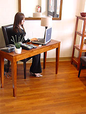 亮度、圖案、地板紋路與家具搭配